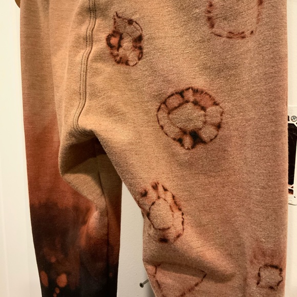Reverse Bleach hand dyed leggings - Picture 3 of 13